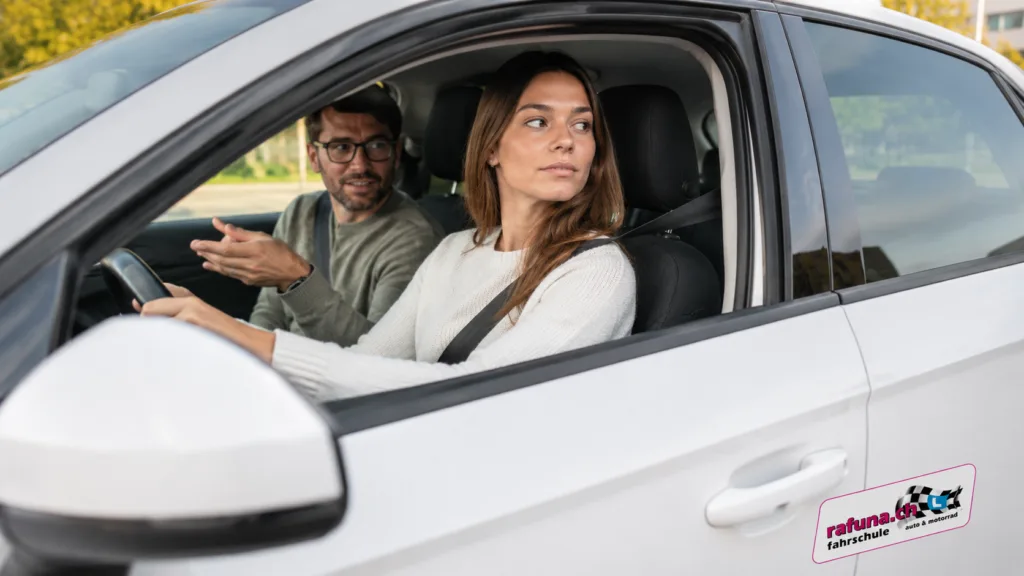 Rechtsvortritt verstehen: Wer hat Vortritt im Schweizer Verkehr?